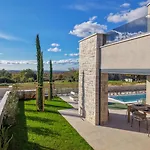Sella Villa