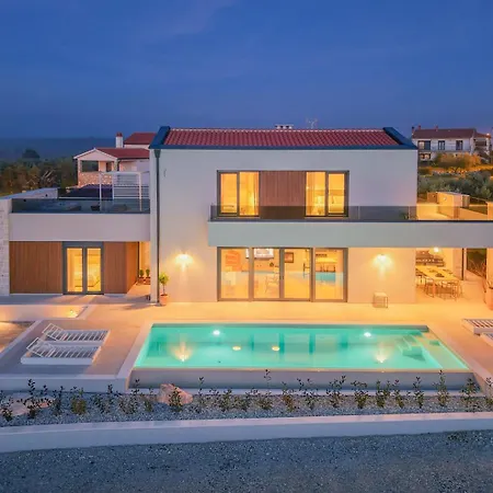 Sella Villa