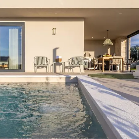 Sella Villa